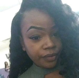 Meet your Posher, Desiree